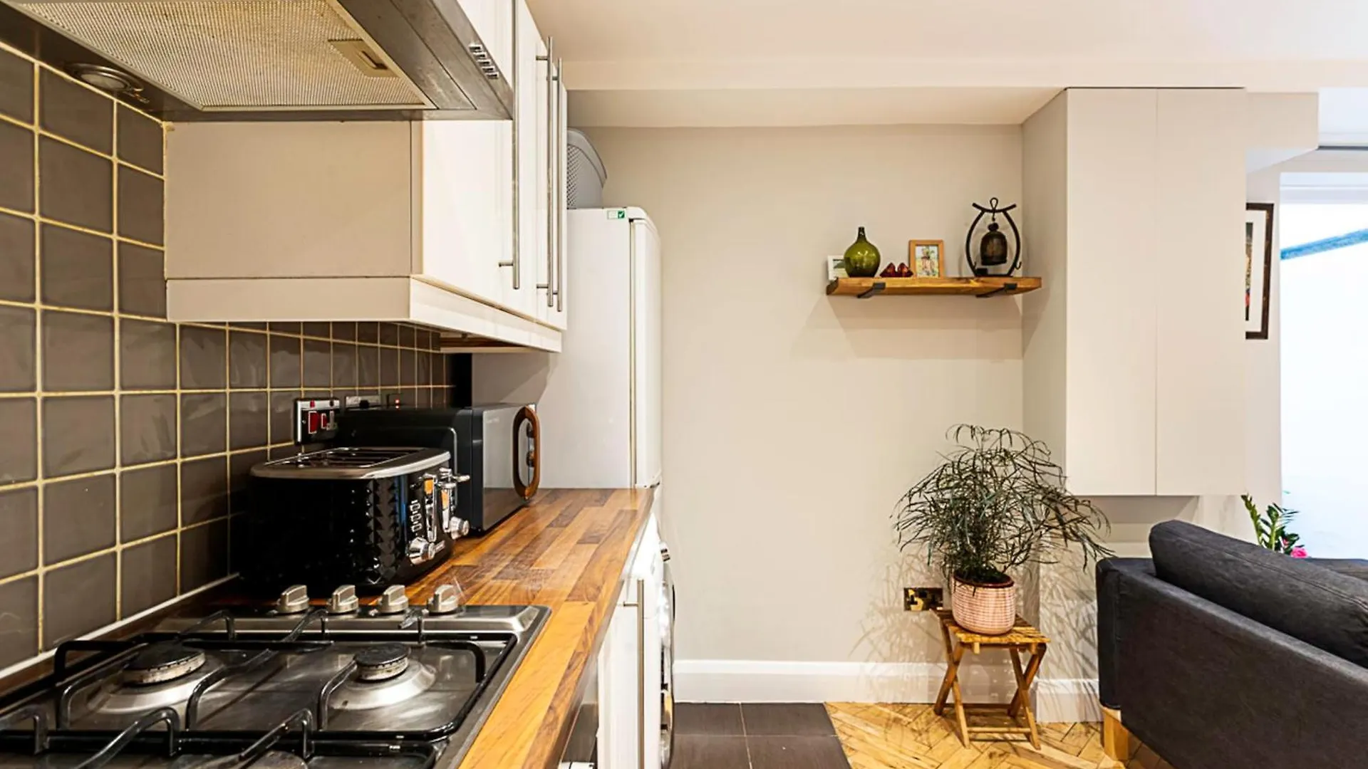 Cosy Garden Flat In Prestigious Residential Area Apartment London