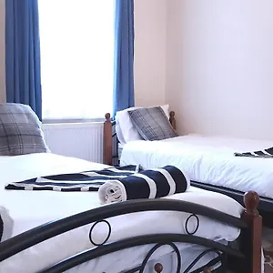 Bed & Breakfast Stayeasy In Trendy Heart Of, London