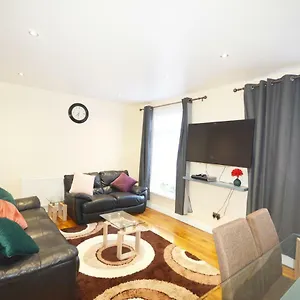 Apartment Modern 4 Bedroom, London
